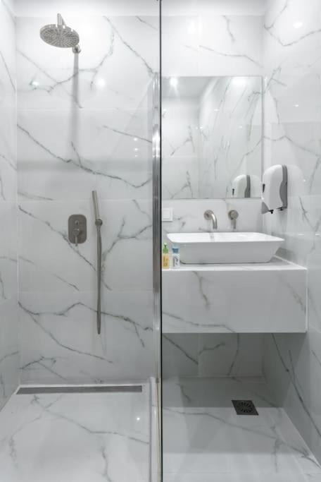 Modern, Quite 1-Bdr Apt 5 Min Walk To Acropolis أثينا المظهر الخارجي الصورة